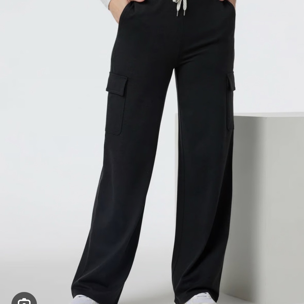 NWOT Vuori Halo Wideleg Cargo Pants Heather Black Size M